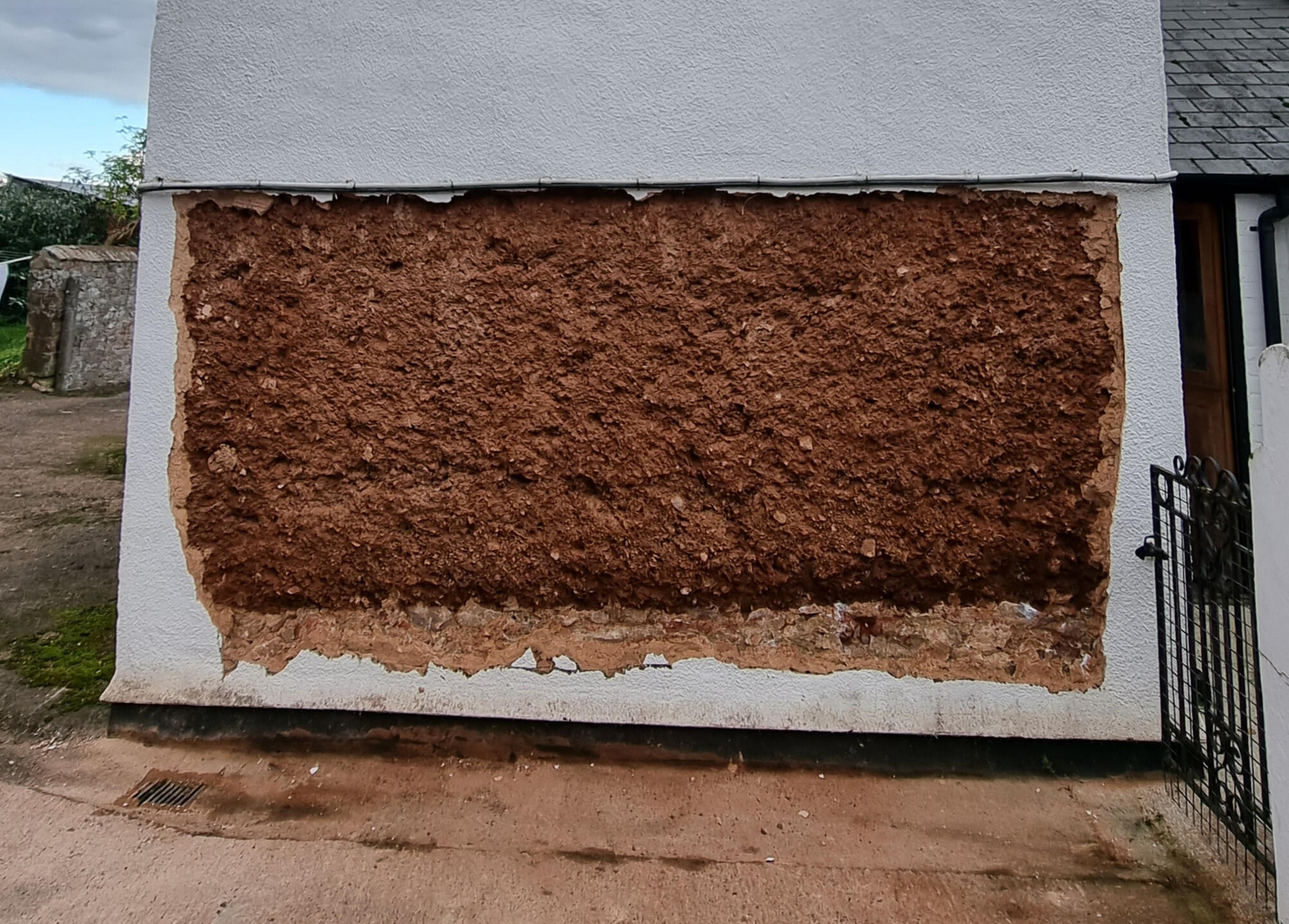 Failed render removed - revealed cob & plinth